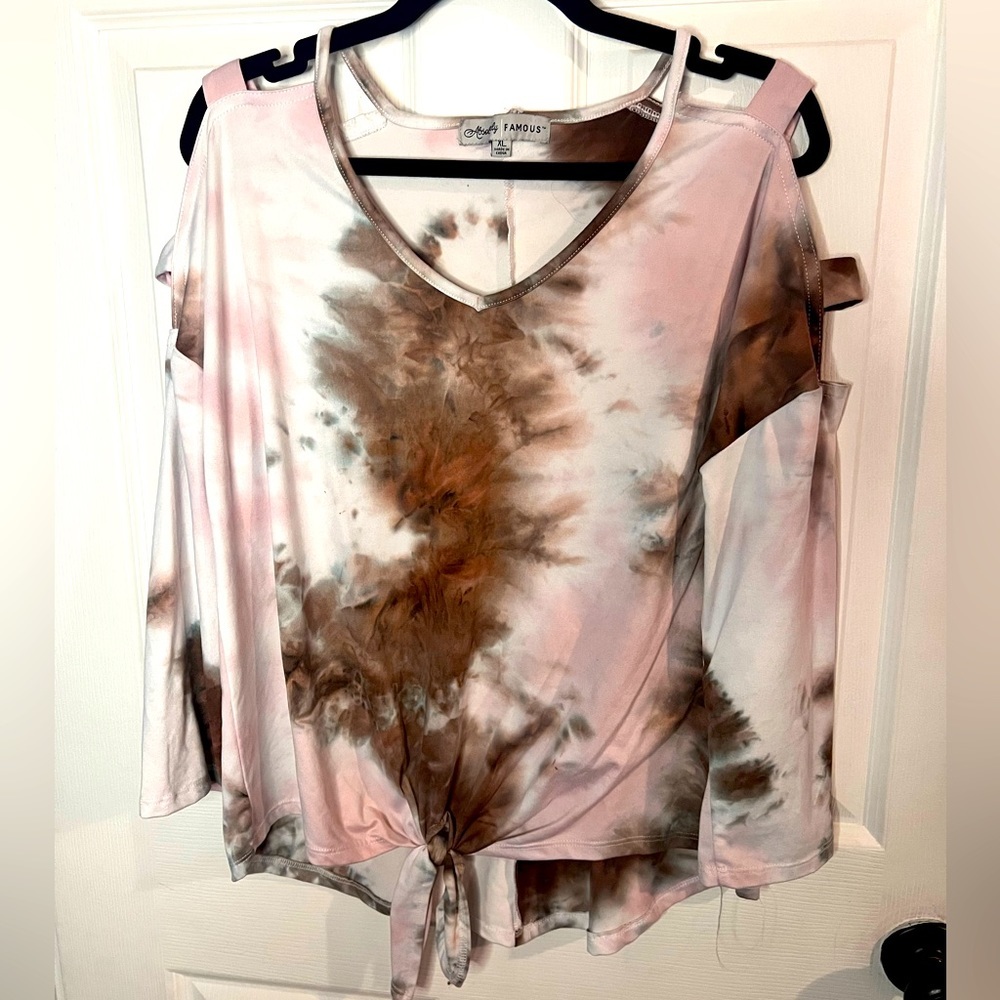 Absolutely famous cutout sleeve shirt